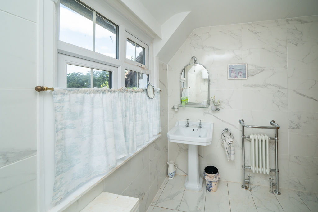 Shower room- click for photo gallery
